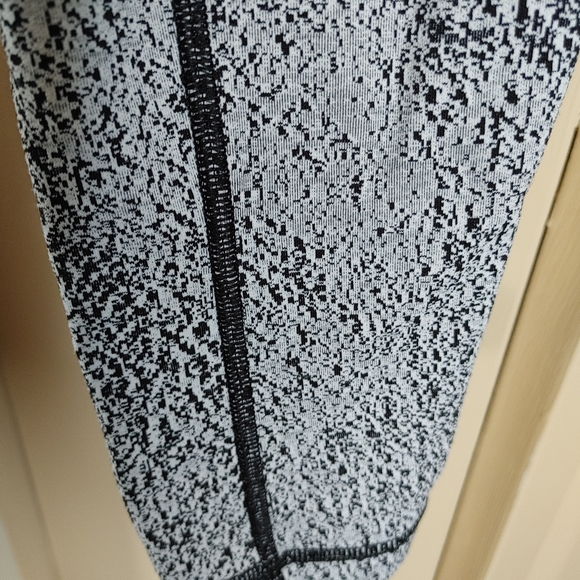 Lululemon leggings - Picture 4 of 7